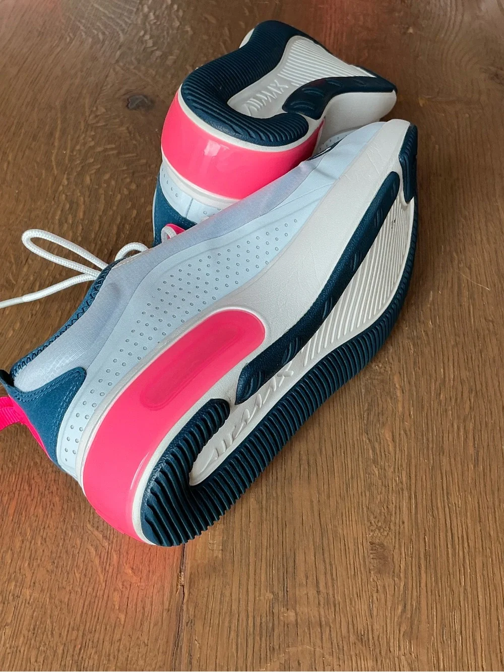 Nike super clean
